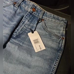 Size 26 strait leg wranglers brand new